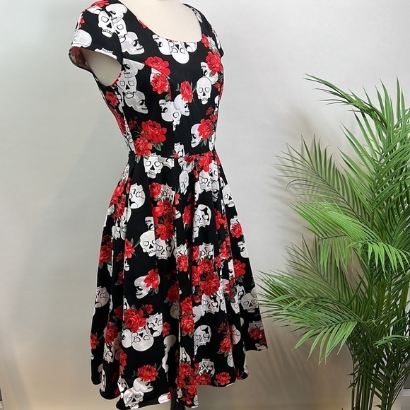 Eva Rose Fit & Flare Dress Red Roses Skulls Retro Rockabilly Punk Goth Small - Picture 7 of 10
